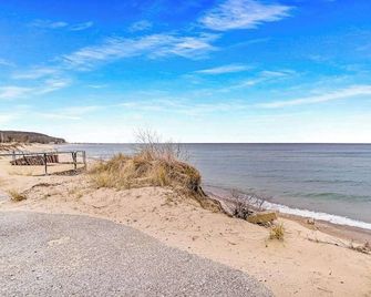 Secluded home w/ private grill, gas fireplace, full kitchen, and free WiFi - Arcadia - Playa