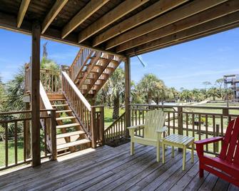 Beachfront, Pool, 3 Bedroom ~ 2-The-Beach - Port St. Joe - Balcón