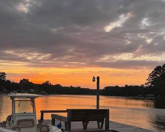 Lakefront Home at Lake Marion, SC Santee, SC in Wyboo Creek 5 Min to Golf Course - Manning