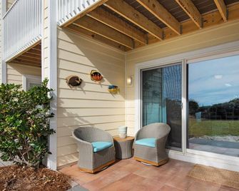 Beacons 1: Gulf Front Condo, Seagrove Beach Free Attraction Tickets! - Seagrove Beach - Patio
