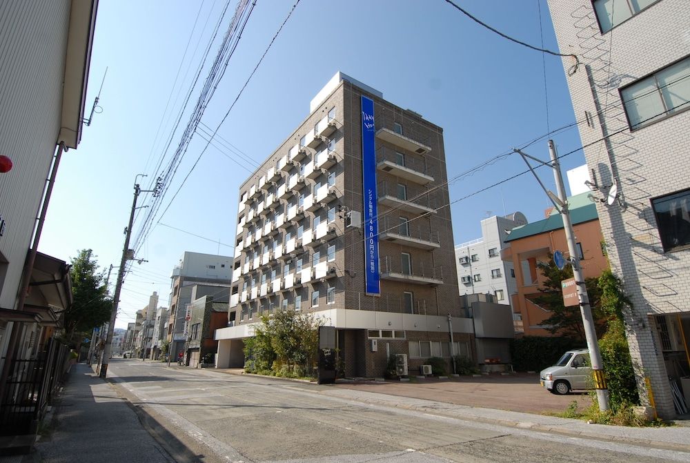 7 Days Hotel - Kochi - Building