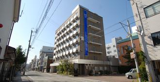 7 Days Hotel - Kochi - Building