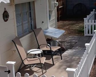 Clean, Private Guestroom and Bath - Near Biltmore - Phoenix - Patio