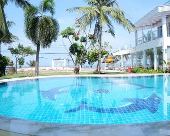 Imsook Resort - Pak Nam Pran - Pool