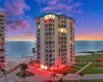 Private Balcony, Ocean View, Steps to the Beach - Sunsets & Sanddollars - Roelens - Fort Myers Beach - Edificio