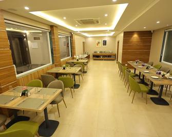 Hotel Sharda Residency - Patna - Restaurante