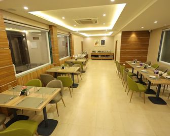 هوتل شاردا ريزيدنسي - باتنا - مطعم