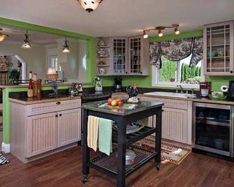 The Irish House - Grandview