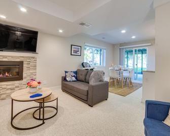 Washington Vacation Rental with Covered Patio - Edmonds - Living room