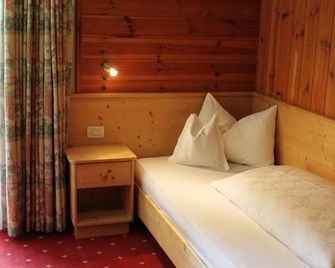 Albergo Alisander - Corvara in Badia - Bedroom