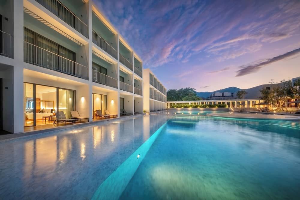 Patong Beach Hotel by See2Sea - פאטונג - בריכה