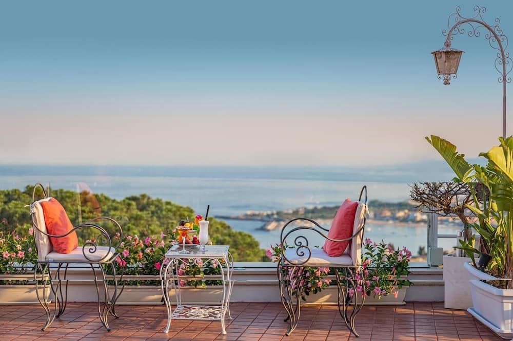 هوتل كونتننتال - تاورمينا - شرفة