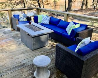 Lazy River Cottage on the Delaware River - Matamoras - Patio