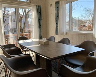 Stylish American Cottage in the Heart of Karuizawa - Karuizawa - Dining room