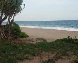 hilltop bungaiow - Mirissa - Beach