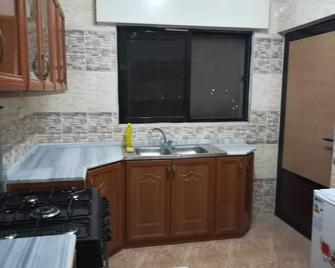 Amman Hostel is family house for all Guest - Amman - Kitchen
