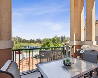 Borgata Lodge Resort - Kelowna - Balcón
