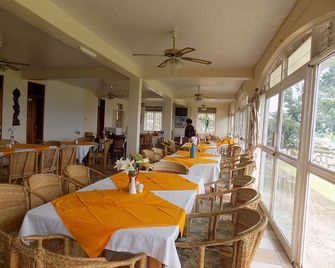 Sunrise Apartments Hotel - Fort Portal - Restaurante