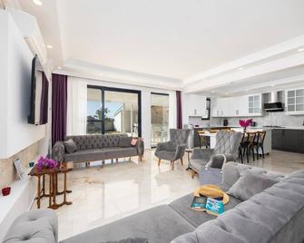 Villa Funda - Five Bedroom Villa, Sleeps 10 - Dalyan (Mugla)