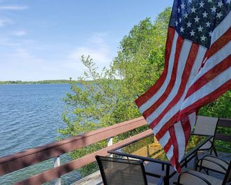 Fall Special! 3rd night free thru Oct 9! Private, pet-friendly, great fishing! - Clitherall - Balcony