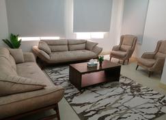 Balqees Villas 5 bedrooms in Muscat - Seeb - Living room