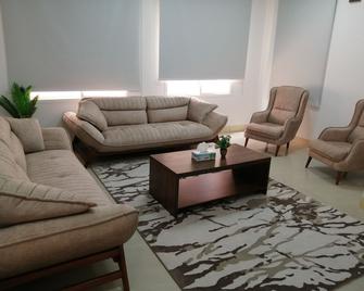 Balqees Villas 5 bedrooms in Muscat - Seeb - Living room