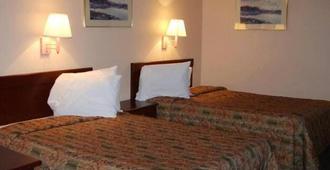 Budgetel Inn & Suites - Columbus