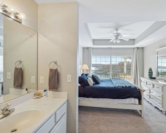 Condo With Balcony And Views in Lake Of - Lake Ozark