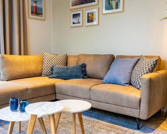 Cosy apartment in villa for 4 people with WIFI, A/C, TV, terrace and parking - Den Burg - Huiskamer