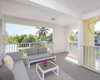 Snug Harbour View Condo #7 - George Town - Balcony