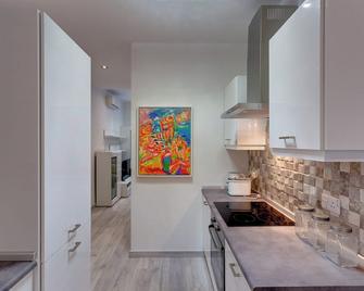 Modern Apartment 20 meters from the Promenade - Sliema - Cocina