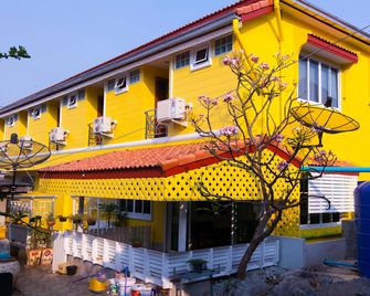 Rak Ban Kerd House - Ko Si Chang - Building