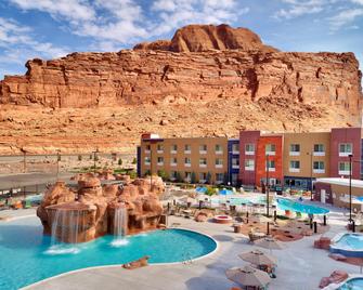 Fairfield Inn and Suites by Marriott Moab - Moab - Piscina