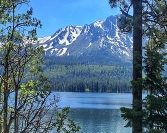 Tahoe Summit Village - Stateline - Outdoors view
