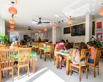 Bed Station Hostel & Pool Bar Hoi An - Hội An - Nhà hàng