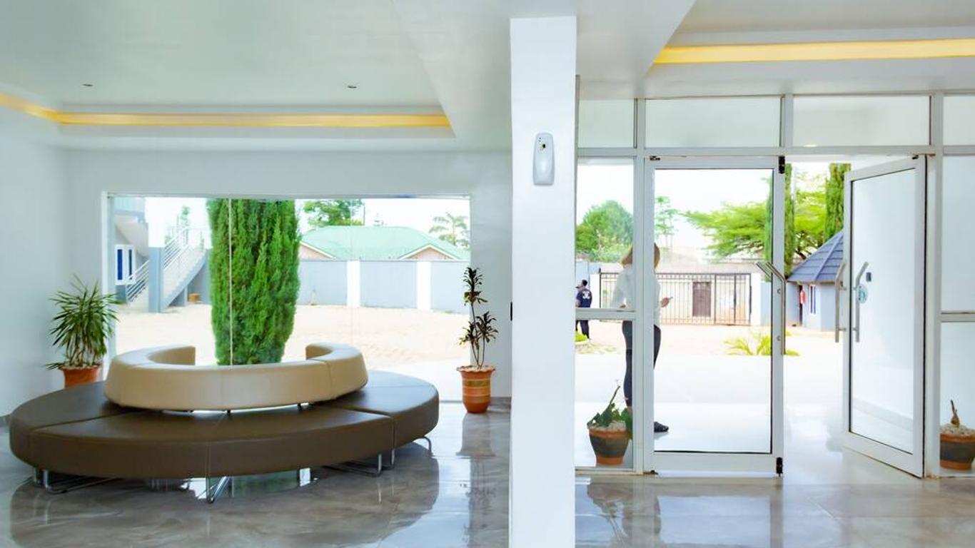 The Point Hotel & Suites