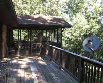 Comfortable Lakefront Property With Views - Huddleston - Balcony