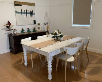 Best of both worlds-beach and lake - Swansea - Dining room