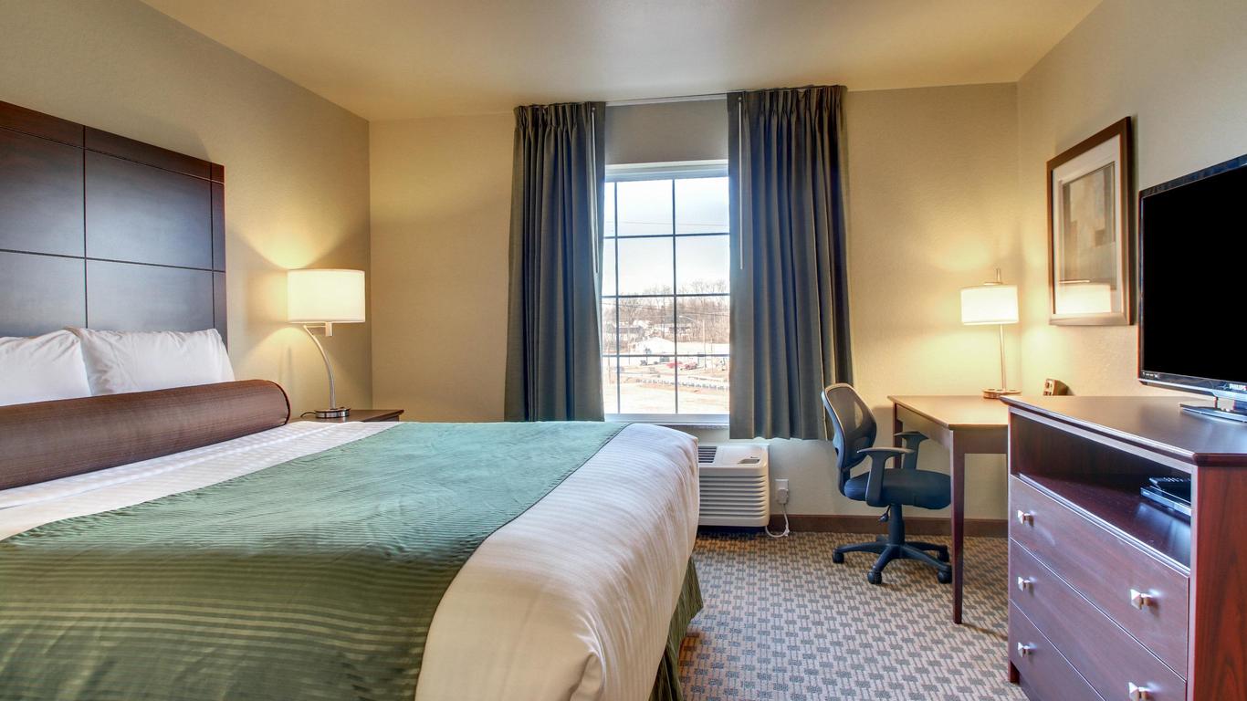 Cobblestone Hotel and Suites - Salem
