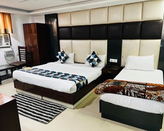 Hotel Marina Near Igi Airport Delhi - New Delhi - Living room