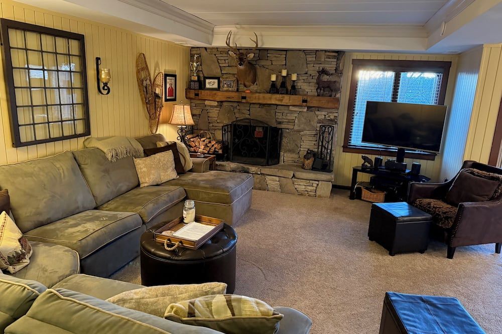 Seven Springs Mountain Villa Condo. Sleeps 6, 2 bedrooms and 2 full baths