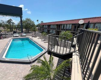 Tarpon Shores Inn - Tarpon Springs - Pool