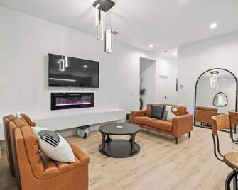 Luxury Home 5 Minutes from downtown Dallas! - Dallas - Pokój dzienny