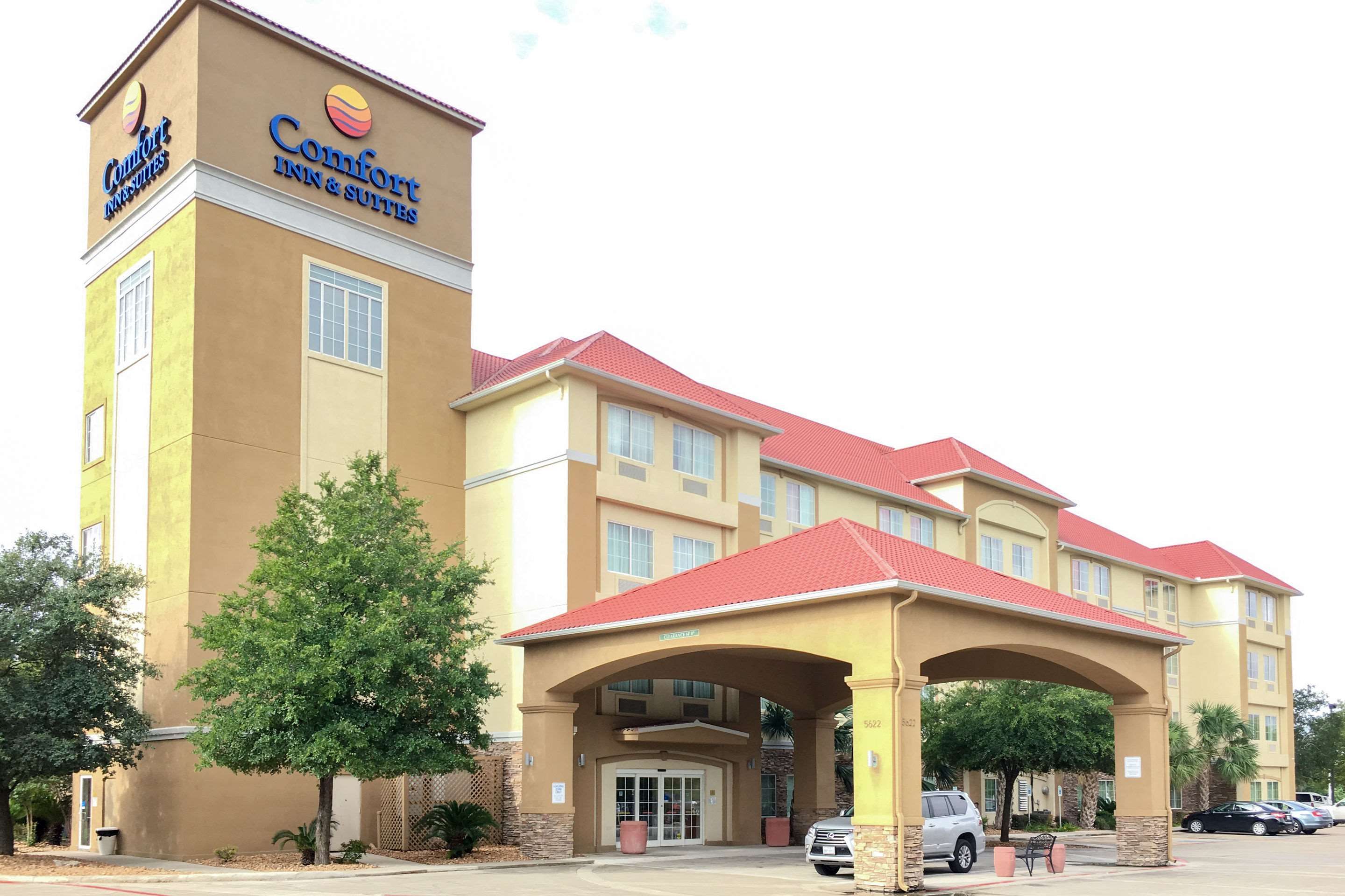 Comfort Inn And Suites Near Six Flags And Medical Center Aed 229