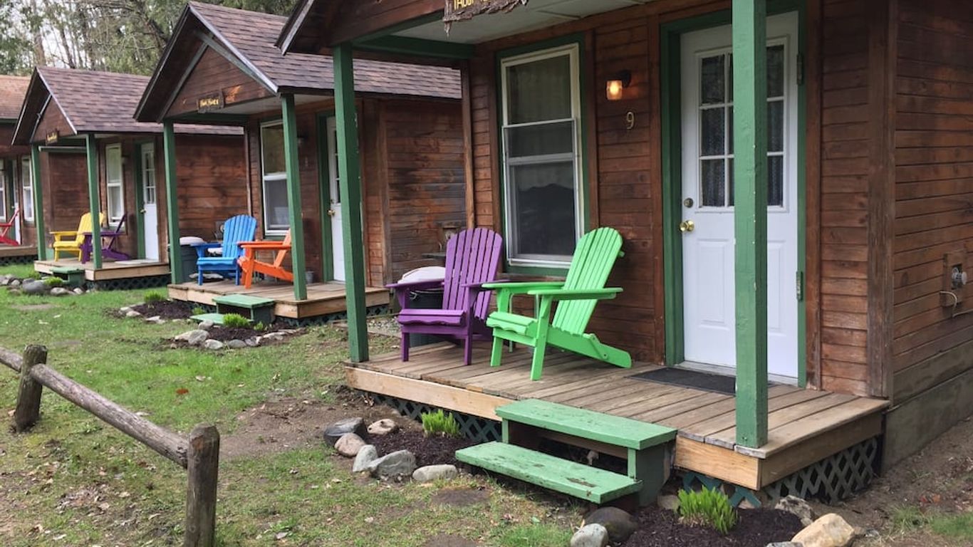 Pine Crest Motel and Cabins