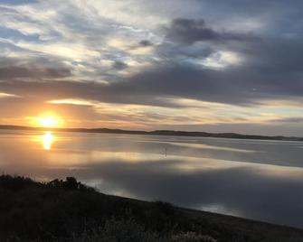 Stunning Quiet Beach Bungalow Newly Remodeled Contemporary Home (45 night min) - Los Osos - Outdoors view