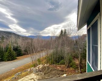 E7 Sunny Bretton Woods private home next to the slopes of Bretton Woods Hot Tub, Wifi - Carroll - Balcón