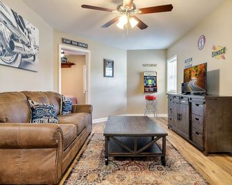 New- The Dragon Cabin-Us 129-Smoky Mountains - Maryville - Living room