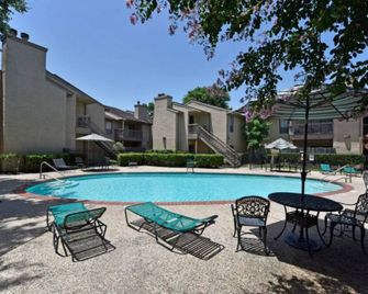 Private Condo Near Downtown - Houston - Pool