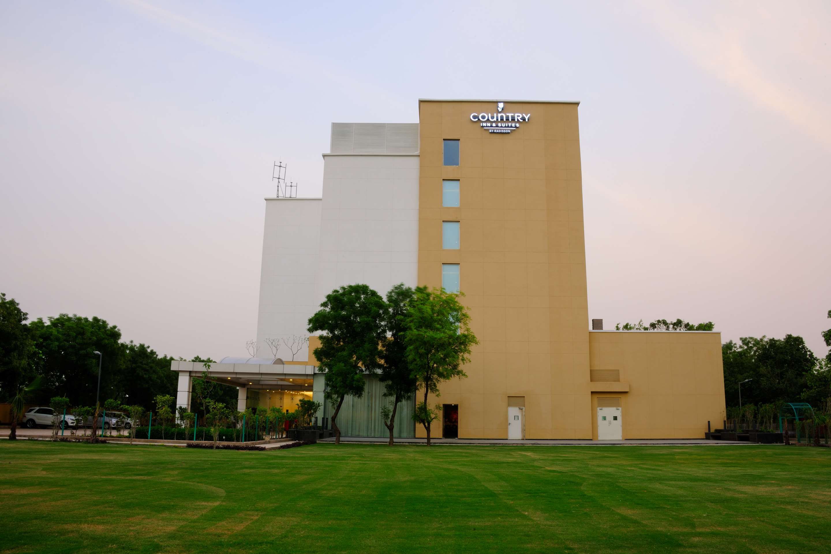 Country Inn & Suites By Carlson Gurgaon Sohna Road ₹ 5,637 (₹̶ ̶8̶